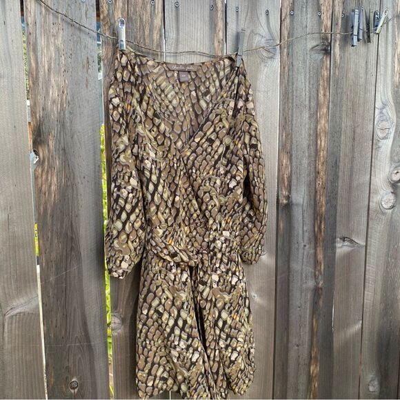 Charlie Jade 100% Silk Belted Romper Roll Tab Sleeve Size S Small Printed - Picture 8 of 14